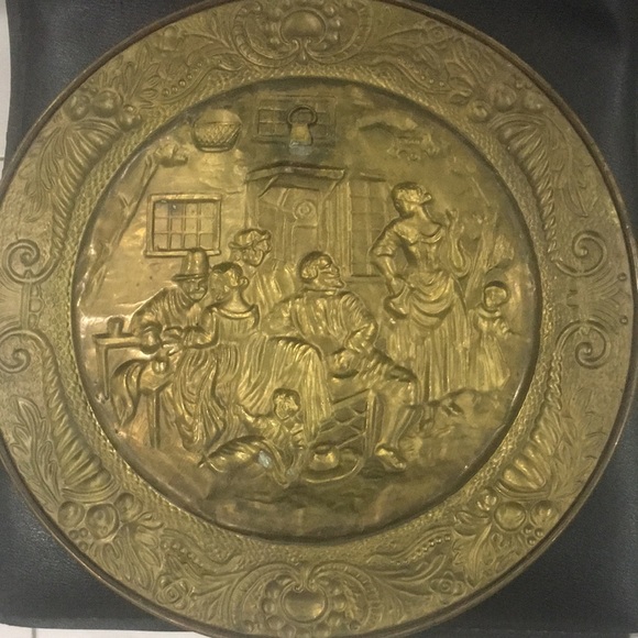 Antique English Brass Hammered Embossed Wall Decorative Plate Victorian BarScene - Picture 10 of 12